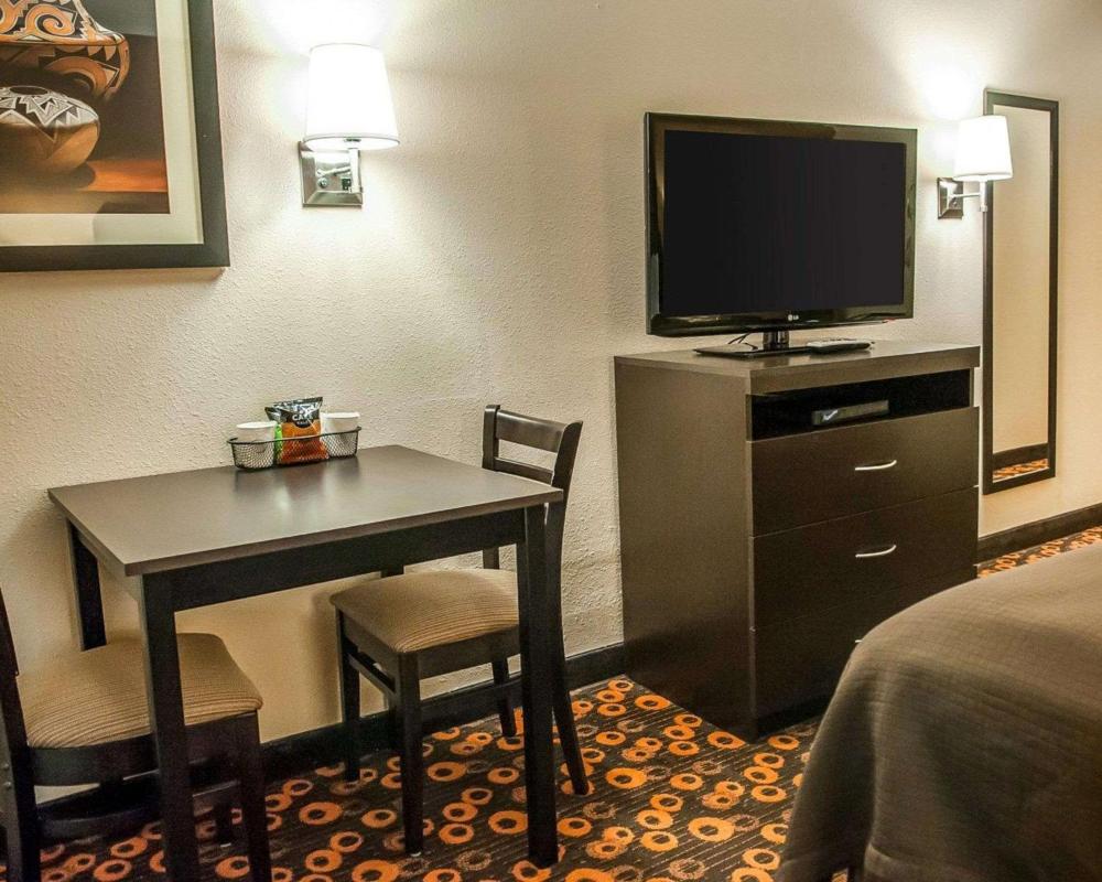 Standard King Room - Non-Smoking  interior